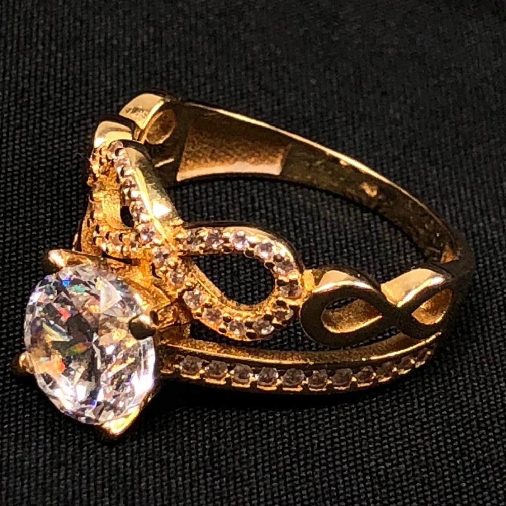 GENUINE 18k GOLD ETERNITY RING w/ RUSSIAN STONE